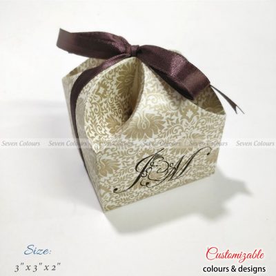 Pearl offwhite wedding favour box with ribbon