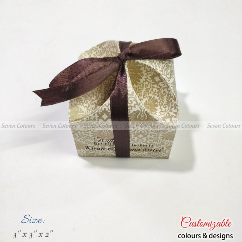 Pearl offwhite wedding favour box with ribbon